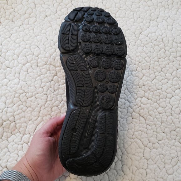 NEW Under Armour Charged Assert 10 3026175-004 Men's Black Size 8.5 Shoes - Picture 3 of 8